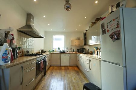 8 Bed Terraced House, Beauley Road, BS3 - Photo 4