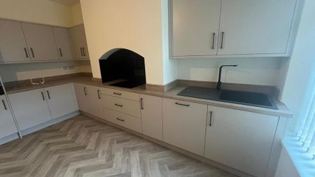 3 bedroom terraced house to rent - Photo 5