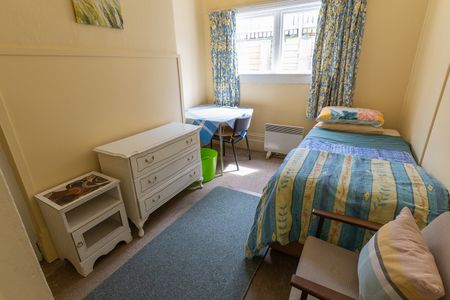 5-Bedroom Flat for Rent – Wi-Fi Included! - Photo 4