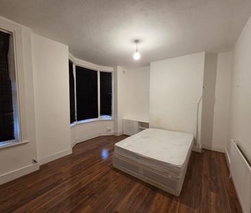 2 Bed Flat, Goodall Road, E11 - Photo 2