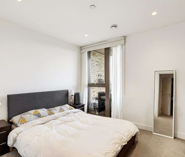 A modern one bedroom apartment in Ruskin Square, Croydon just a few... - Photo 3