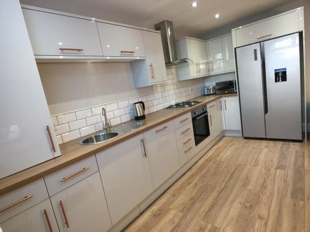 6 bedroom house of multiple occupation to rent - Photo 3