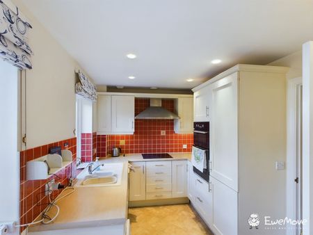 3 Bedroom - Photo 3