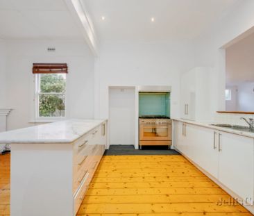 4 Bed, 2 Bath - Photo 5