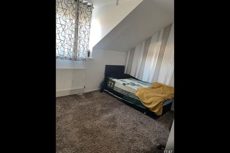 2 Bed Flat, Addington Way, LU4 - Photo 3