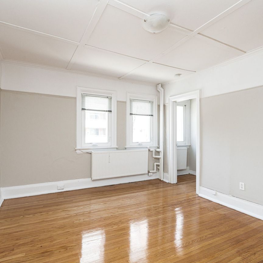 100 Vaughan Road - Photo 1