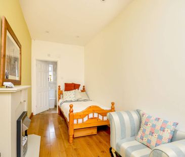 4 Bed Semi-Detached House, Holme Lacey Road, SE12 - Photo 4