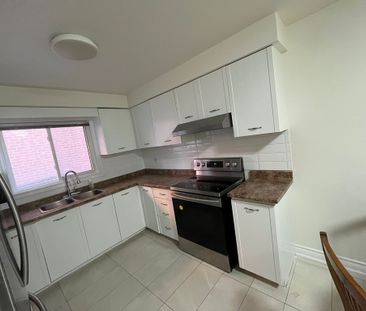 For Lease - 327 Evergreen Crescent Unit# Main, Oakville, Ontario - Photo 3