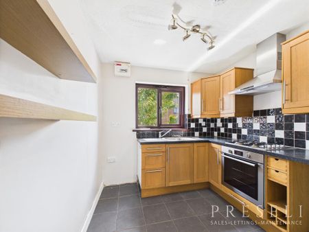 2 bedroom semi-detached house to rent - Photo 5