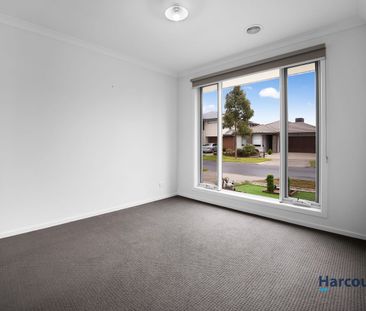 Beautiful Family home on Prime location and close to all the amenities - Photo 4