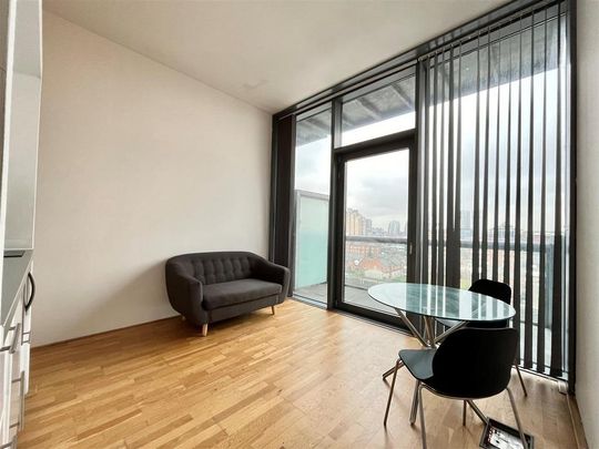 Studio to rent - Photo 1