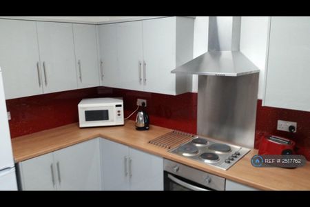 1 bedroom in a house share to rent - Photo 4