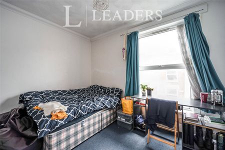 3 bedroom house to rent Londesborough Road, Southsea, PO4 - Photo 3