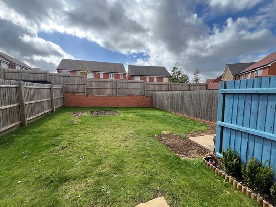 3 bedroom semi-detached house to rent - Photo 1