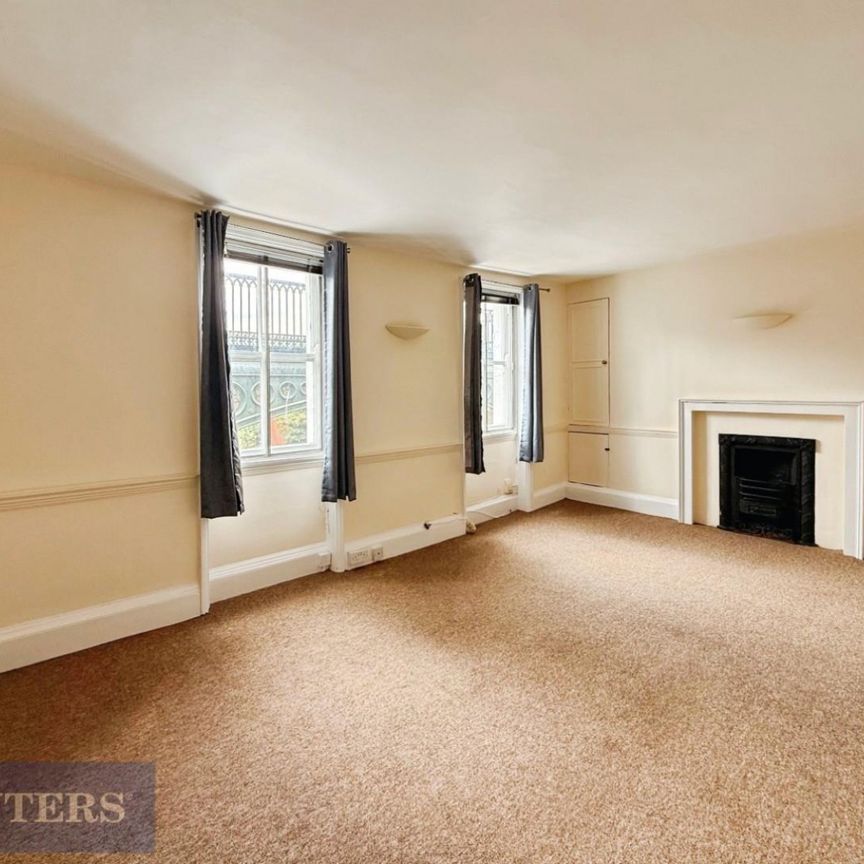 3 bedroom Flat To Let - Photo 1