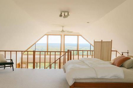Spacious 3 Bedroom Home With Stunning Views - Photo 3