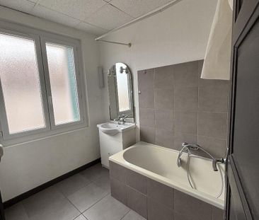Location Appartement 4 pièces 76m² LE POUZIN 07250 - Photo 3