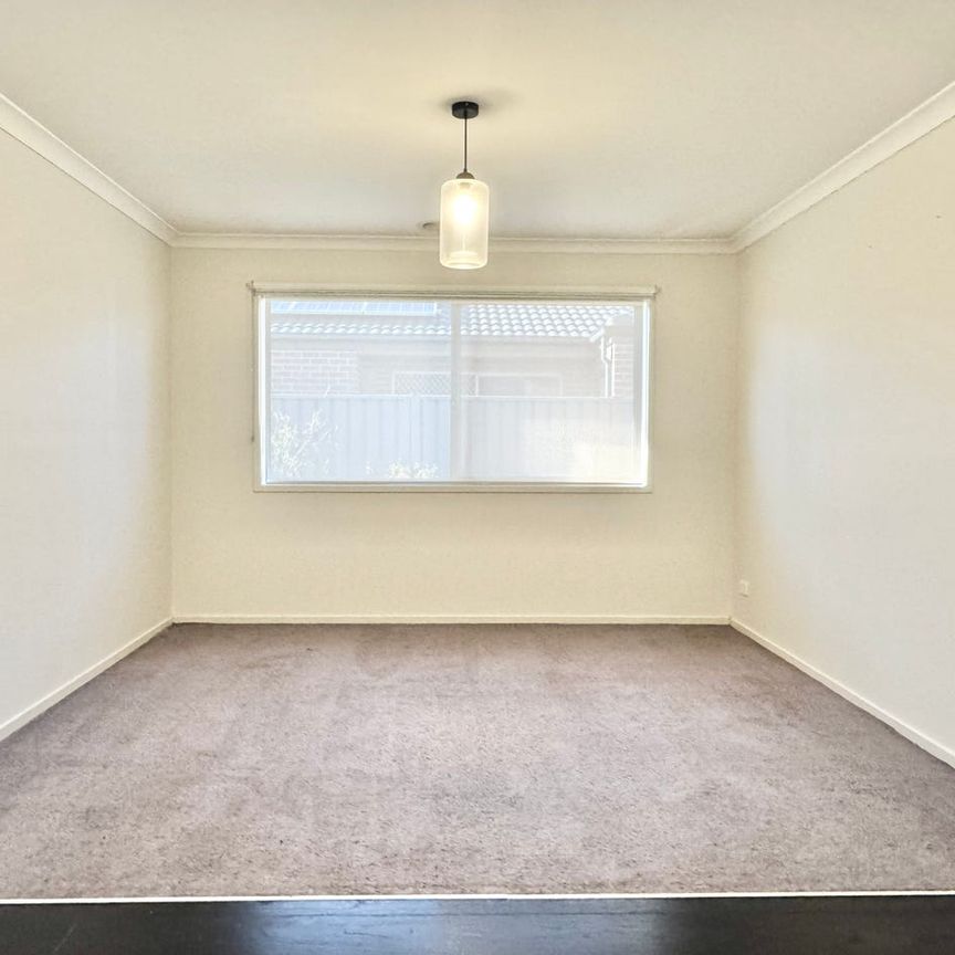 Modern Family Home in Manor Lakes! - Photo 1