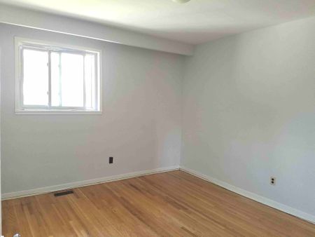 For Lease - 1316 Redbank Crescent, Oakville, Ontario - Photo 5