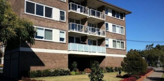 Spacious Two Bedroom - Photo 2