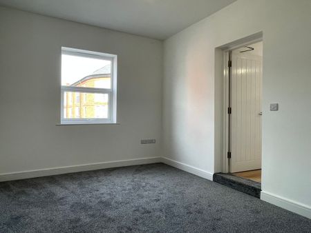 1 bedroom apartment to let - Photo 2