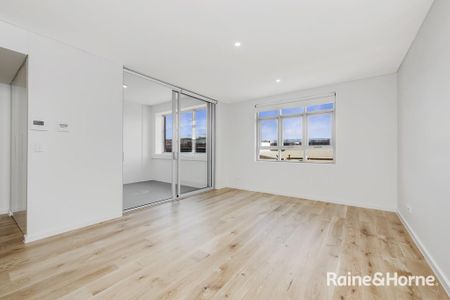 Perfectly Positioned Two Bedroom Apartment - Photo 4