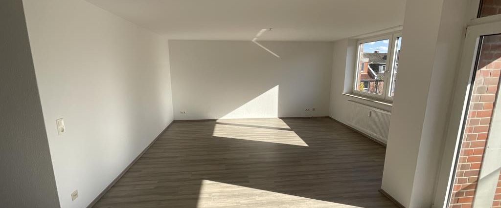 Helle, geräumige 3-ZKB-Balkonwohnung in der 3. Etage in der Südstadt zu vermieten! - Foto 1