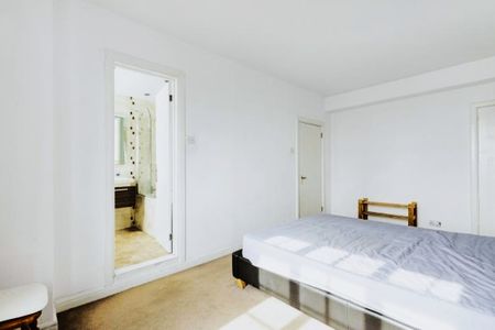 Latymer Court, Hammersmith Road, Hammersmith, London, W6 - Photo 3