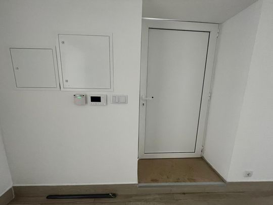 Apartamento T2 de traços arquitetónicos originais, em pleno centro da cidade! - Photo 1