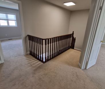 For Lease - 118 Flagstone Way, Newmarket, Ontario - Photo 4