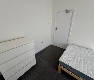 Room in a Shared House, Braemar Road, E13 - Photo 5