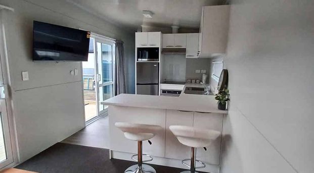 Semi-furnished New 2brm Pirimai - Photo 1