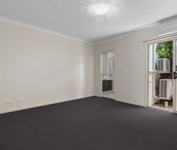 Larger than normal 3 Bedroom Townhouse - Photo 3