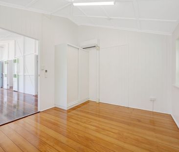 FULLY RENOVATED HIGHSET CLASSIC QUEENSLANDER - Photo 2