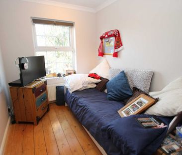 4 bed Semi Detached for rent - Photo 4
