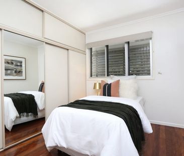 Spacious Family Home with Large Yard & Ample Parking in Keperra - Photo 5