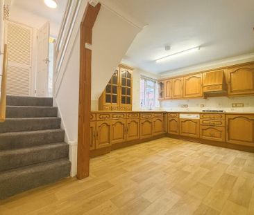 4 bedroom semi-detached house to rent - Photo 5