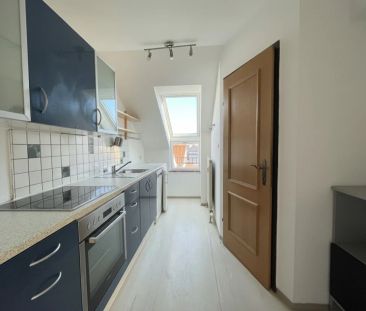 Sehr helle Dachgeschosswohnung in zentraler Lage – perfekt auch als... - Foto 6