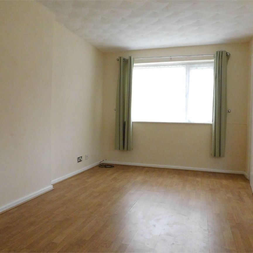 Alma Street - Photo 1