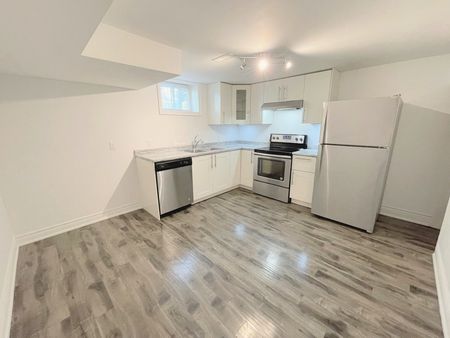 $1,699 / 2 br / 1 ba / 105 Hester St, LOWER - Photo 5