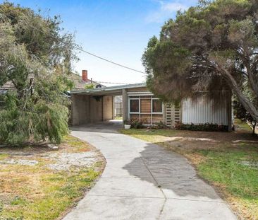 THREE BEDROOM HOME - SHORT TERM LEASE ONLY - Photo 1