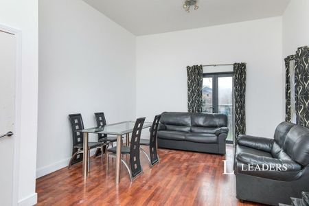 2 bedroom flat to rent - Photo 2