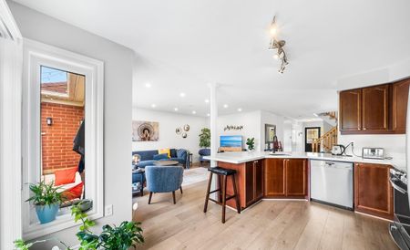 For Lease - 255 Chilcott Crescent, Newmarket, Ontario - Photo 4