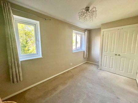 Swaledale Gardens, Fleet, Hampshire, GU51 - Photo 4