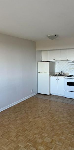 Studio Apartment Available - A louer • For Rent - Photo 1