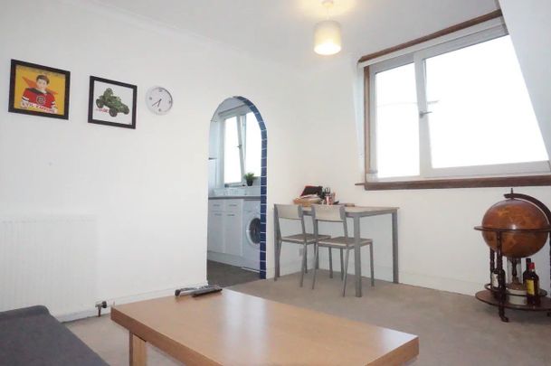 2 Bed Flat, Holburn Street, AB10 - Photo 1