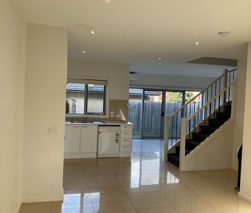 8/256 Waiora Road, Macleod - Photo 5