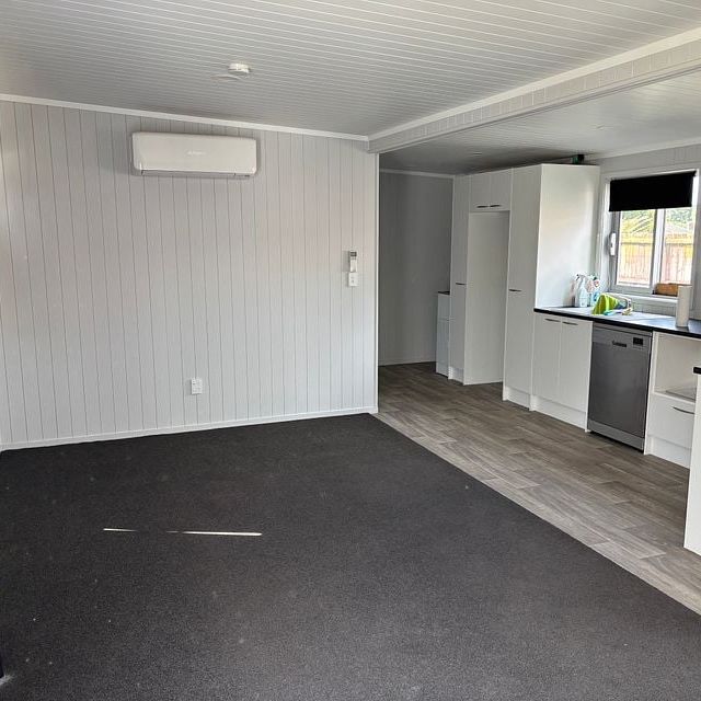 Sunny 3 bedroom home - Photo 1