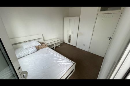 Room in a Shared Flat, Hampstead Road, NW1 - Photo 3