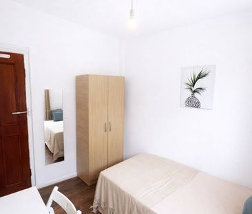 Room in a Shared House, Kendal Road, NW10 - Photo 1